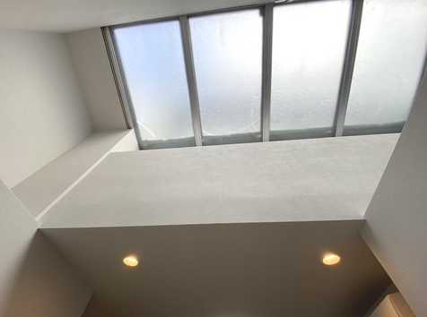 八王子市八王子南町の中古マンションの吹抜けの写真