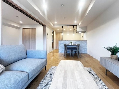 八王子市南大沢2丁目の中古マンションのリビングの写真