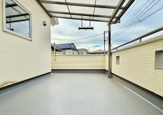 八王子市元八王子町2丁目の中古戸建てのバルコニーの写真