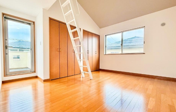 八王子市元八王子町2丁目の中古戸建ての洋室1の写真