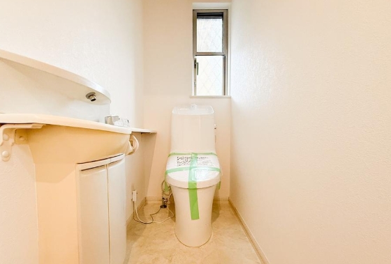 八王子市元八王子町2丁目の中古戸建てのトイレ1Fの写真