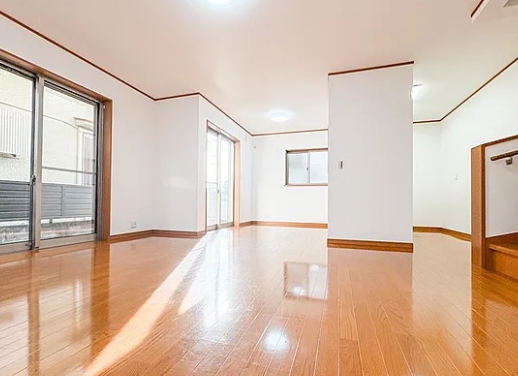 八王子市高倉町の中古戸建てのダイニングの写真