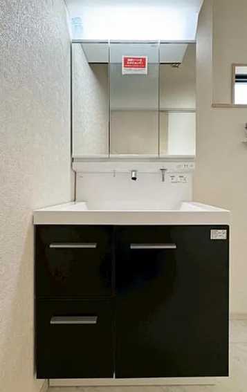 町田市相原町の新築戸建て12の洗面化粧台の写真