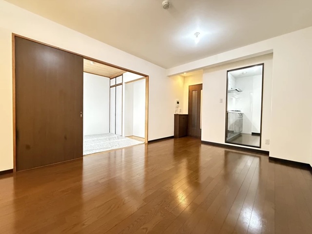 町田市相原町の中古マンション2階部分のリビングの写真