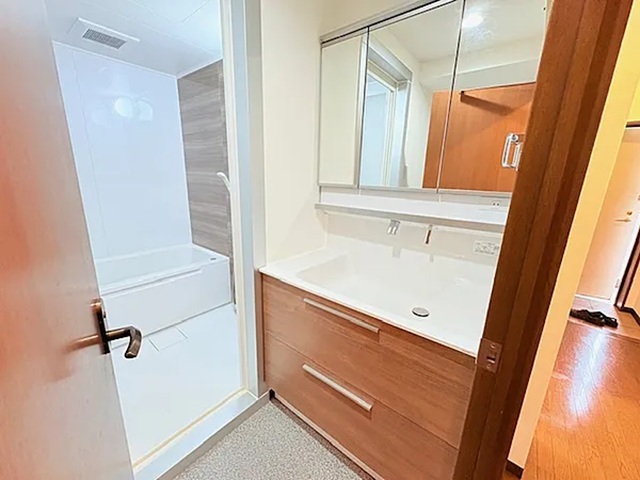 町田市相原町の中古マンション2階部分の洗面化粧台の写真