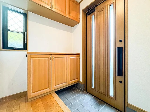 町田市旭町3丁目の中古戸建ての玄関の写真