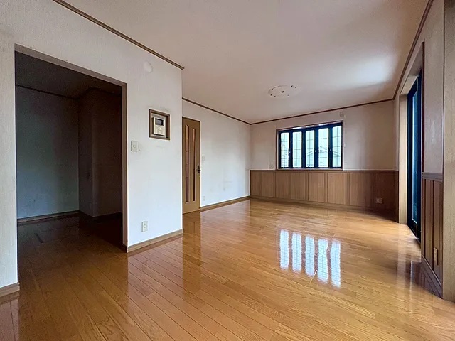 町田市旭町3丁目の中古戸建てのリビングの写真