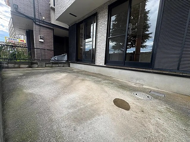 町田市旭町3丁目の中古戸建ての駐車場の写真