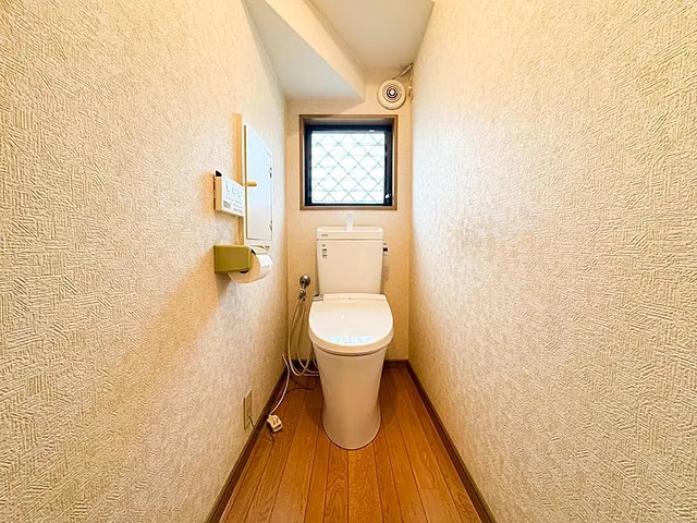 町田市旭町3丁目の中古戸建てのトイレの写真