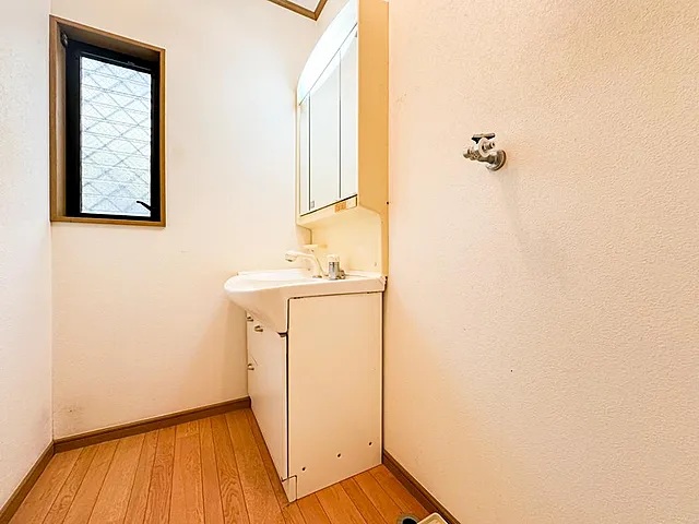 町田市旭町3丁目の中古戸建ての洗面化粧台の写真