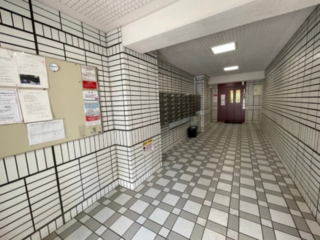 町田市原町田2丁目の中古マンション3階部分のエントランス2枚目の写真