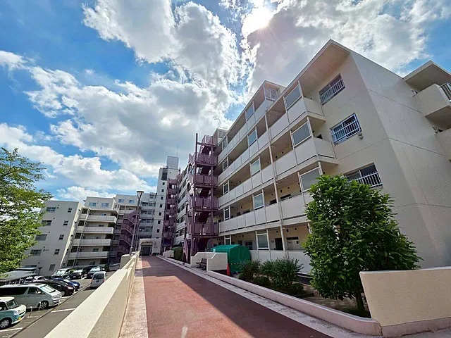 町田市原町田4丁目の中古マンション2階部分の外観1枚目の写真