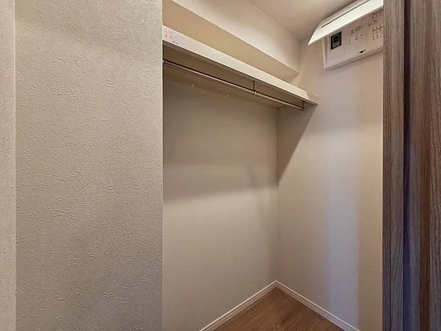 町田市原町田4丁目の中古マンション2階部分のファミリークローゼットの写真