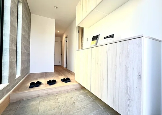 町田市本町田の新築戸建て1号棟の玄関の写真