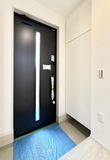 町田市本町田の新築戸建て1号棟の玄関の写真