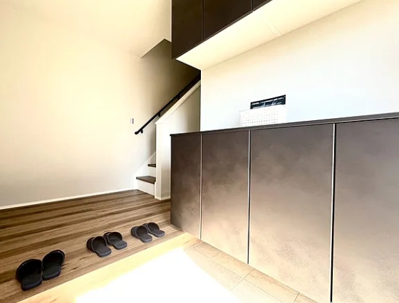 町田市本町田の新築戸建て2号棟の玄関の写真