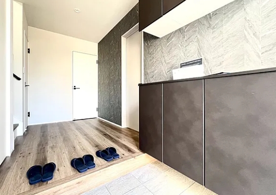 町田市本町田の新築戸建て4号棟の玄関の写真