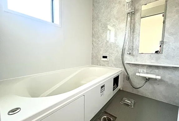 町田市本町田の新築戸建て5号棟のバスルームの写真