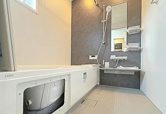 町田市本町田の新築戸建て2号棟のバスルームの写真