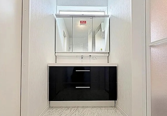 町田市本町田の新築戸建て2号棟の洗面化粧台の写真