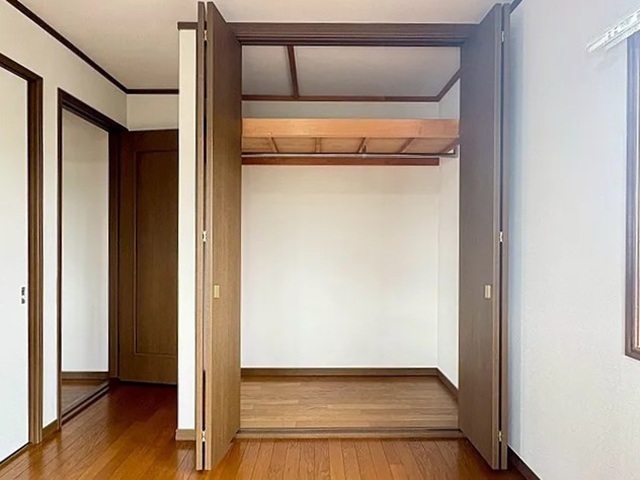 町田市本町田の中古戸建ての収納の写真