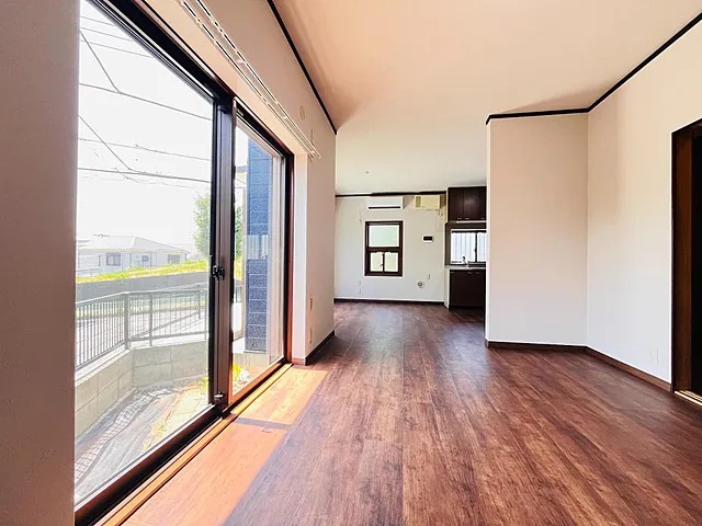 町田市本町田の中古戸建てのリビングの写真