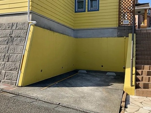 町田市上小山田町の中古戸建ての駐車場の写真