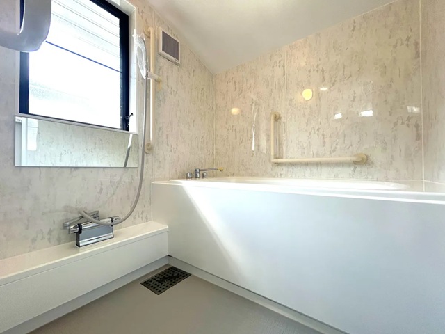 町田市金井3丁目の中古戸建てのバスルームの写真