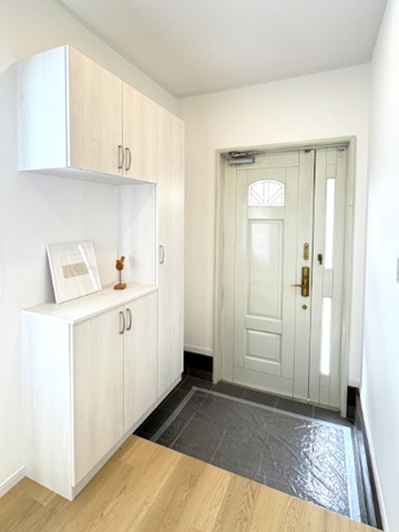 町田市金井3丁目の中古戸建ての玄関の写真