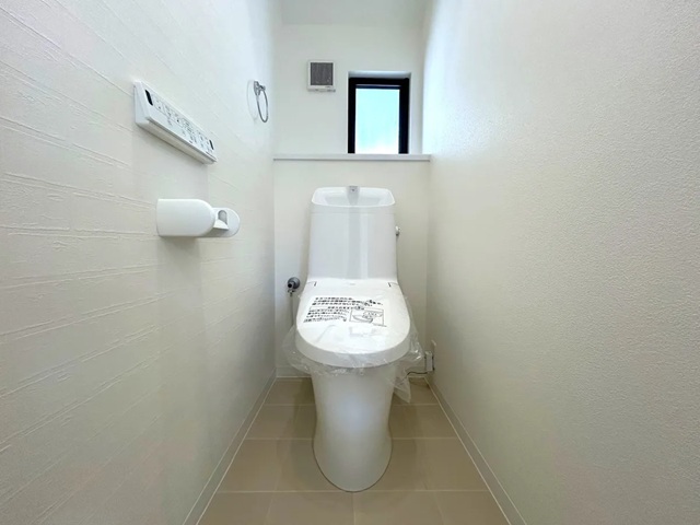 町田市金井3丁目の中古戸建てのトイレの写真