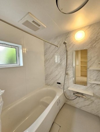 町田市金井ヶ丘3丁目の新築戸建てのバスルームの写真