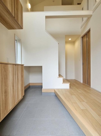 町田市金井ヶ丘3丁目の新築戸建ての玄関の写真