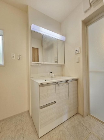町田市金井ヶ丘3丁目の新築戸建ての洗面化粧台の写真