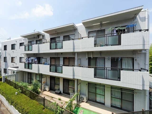 町田市金井ヶ丘4丁目の中古マンション3階部分の外観1枚目の写真