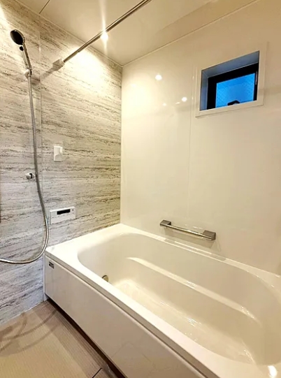 町田市木曽東1丁目の新築戸建てEのバスルームの写真