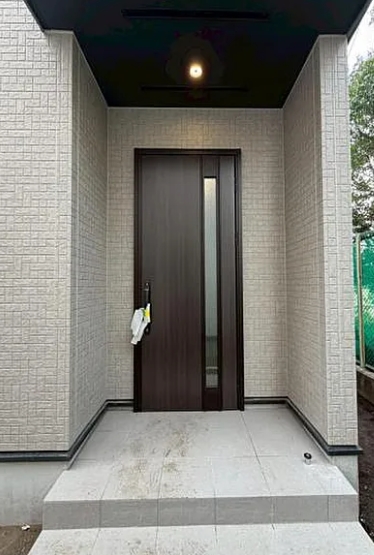 町田市木曽西3丁目の新築戸建て3の玄関の写真