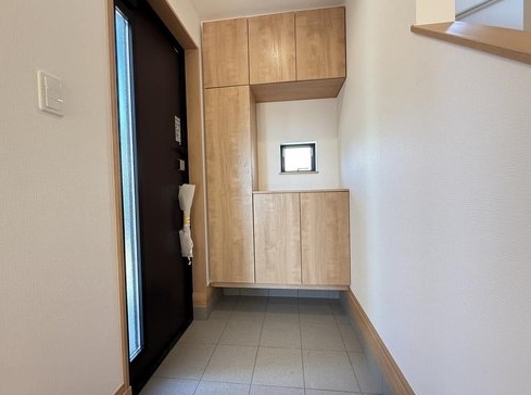 町田市木曽西5丁目の新築戸建ての玄関の写真