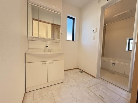 町田市木曽西5丁目の新築戸建ての洗面化粧台の写真