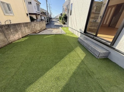 町田市木曽西5丁目の新築戸建ての庭の写真