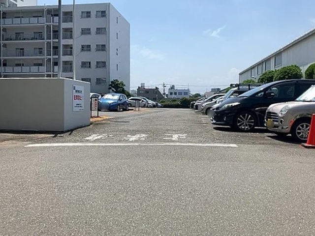 町田市南町田3丁目の中古マンション9階部分の駐車場の写真