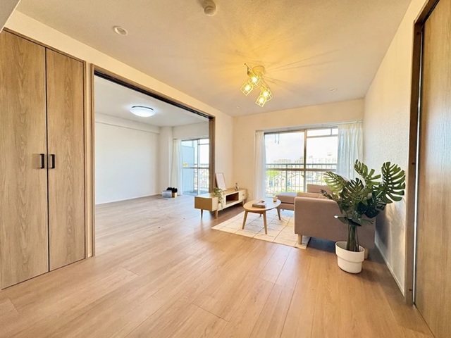 町田市南町田3丁目の中古マンション9階部分のリビング2枚目の写真