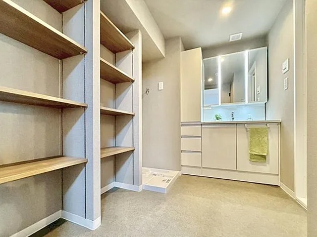 町田市南町田3丁目の中古マンション9階部分の洗面化粧台の写真