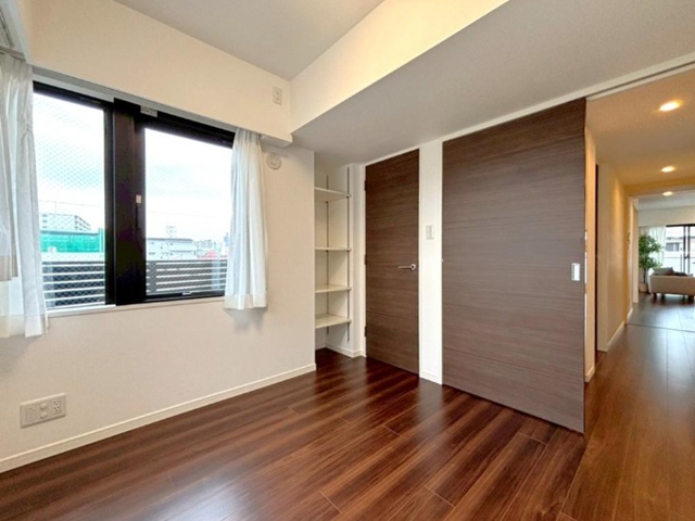 町田市南町田4丁目の中古マンション4階部分の洋室2の写真