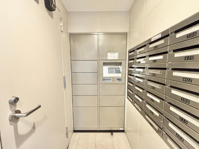 町田市南町田4丁目の中古マンション4階部分のメールボックスの写真