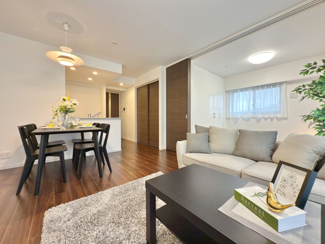 町田市南町田4丁目の中古マンション4階部分のリビングの写真