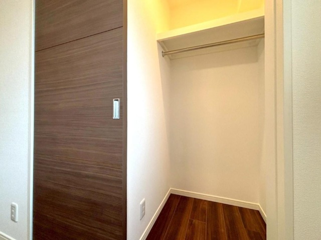 町田市南町田4丁目の中古マンション4階部分のウォークインクローゼットの写真
