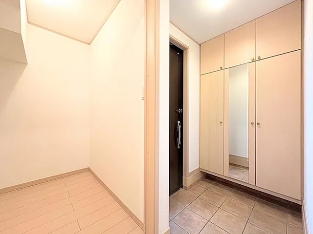 町田市南つくし野2丁目の中古戸建ての玄関の写真