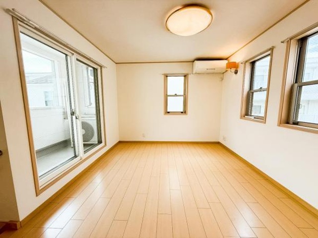 町田市南つくし野2丁目の中古戸建てのリビングの写真