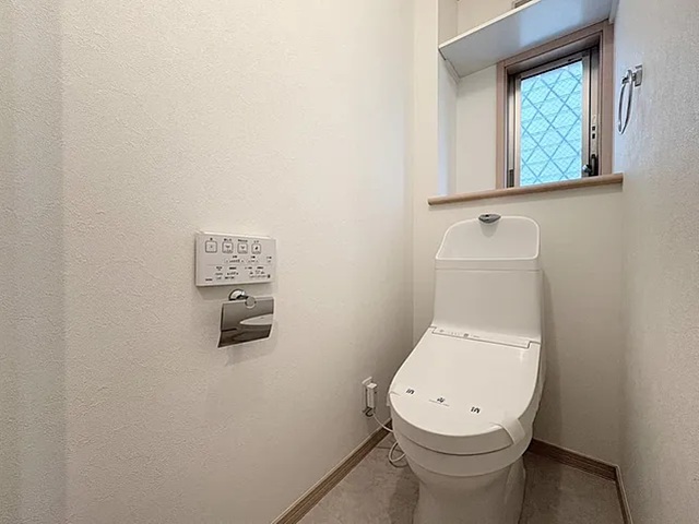 町田市南つくし野2丁目の中古戸建てのトイレの写真