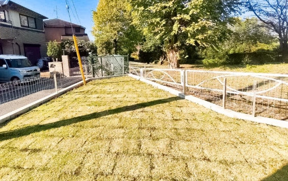 町田市三輪町の新築戸建ての庭の写真